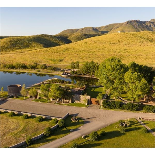 CIBOLO CREEK RANCH: Exclusive West Texas Ranch Escape for Two Couples