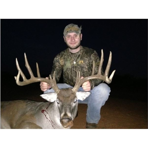 POCO MAS RANCH: Trophy South Texas Whitetail Hunt for One Hunter