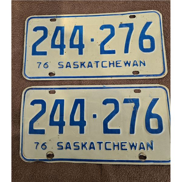 12 - 1976 Saskatchewan licence plate pair
