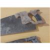 Image 5 : Vintage hand saws of different sizes.