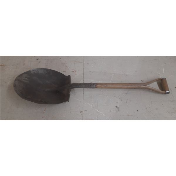 Vintage Shovel. (Height 41")