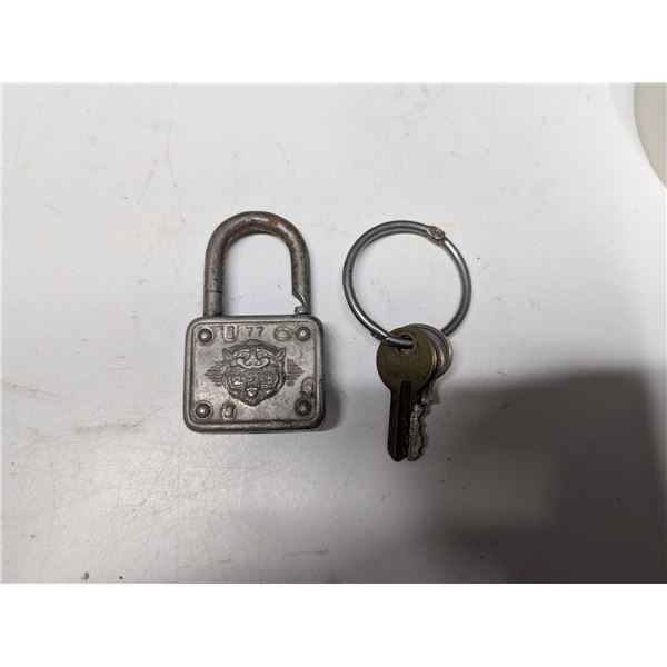 Vintage Master Lock Co Lock and Key (Works)