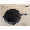 Image 3 : 12" Cast Iron Skillet