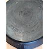Image 5 : GSW Made in Canada No.9 Cast Iron Pan EUC