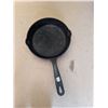 Image 1 : Kitchen Aid 10" Cast Iron Pan EUC