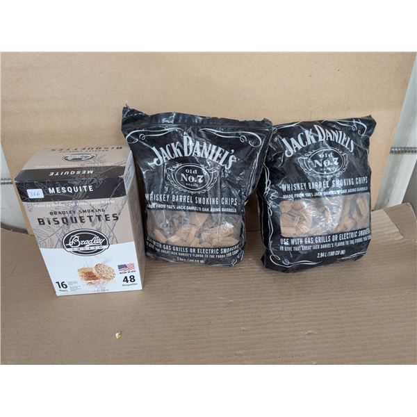 Jack Daniels Bradley Smoking Bisquettes and Whiskey Barrel Smoking Chips