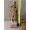 Image 4 : Vintage Wood Décor (Wood Cabin Clock, and Man Carrying Wood Buckets)