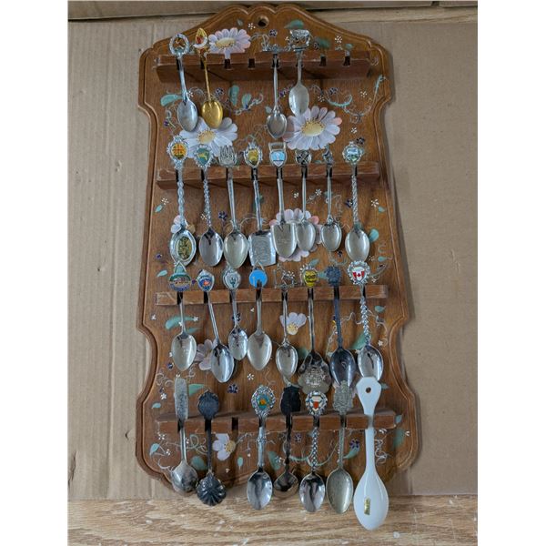Vintage Wall Plaque of Vintage Décor Spoons as Shown