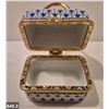 Image 3 : 645. Porcelain hand-painted miniature purse (handbag) - 22k gold trim, 2 x 2 1/2 inches tall - no da