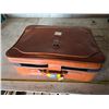 Image 1 : 2 wind field suitcases