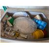 Image 2 : Lot of misc items, tupperware