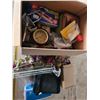Image 1 : Lot of misc items- décor