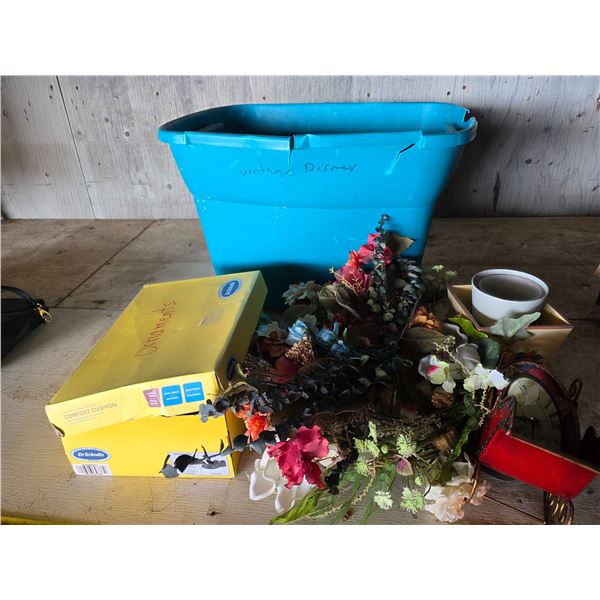 Lot of décor and ornaments