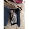Image 5 : 4 purses and glasses with cases