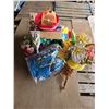 Image 4 : Pallet of misc items- décor plants, umbrella