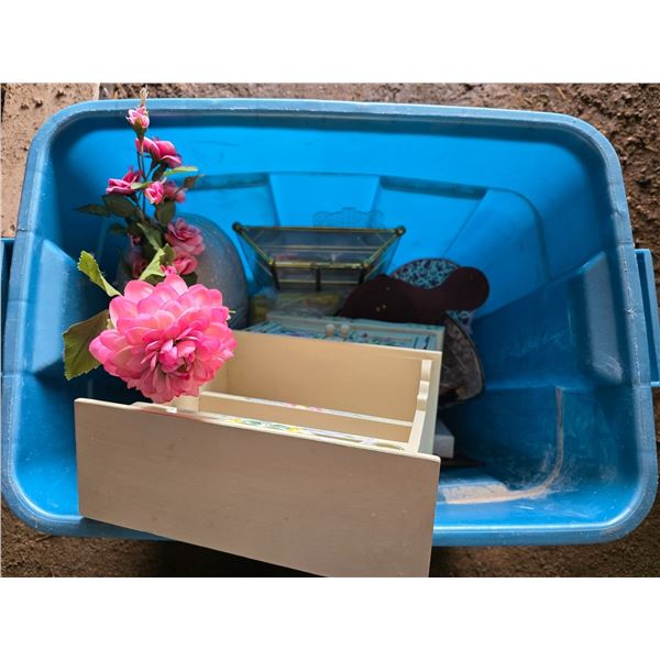 Tub full of misc items- décor, vase