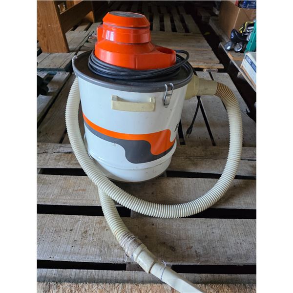 Black and decker shop vac