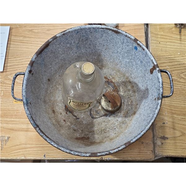 Western pickling vinegar jar and 17" wash tub