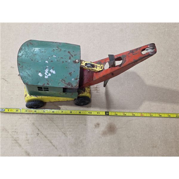 Vintage tin toy excavator- missing parts- 11"L