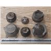 Image 1 : 6 Small Hubcap.