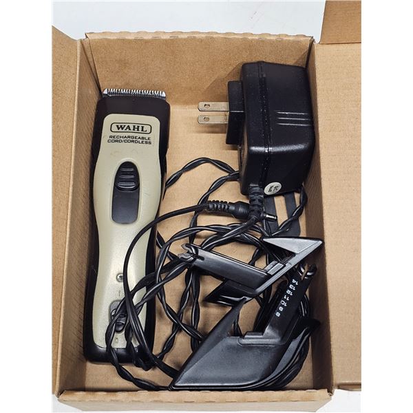 Wahl Razor w/ 2 Guard Attachments