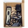 Image 1 : Wahl Razor w/ 2 Guard Attachments