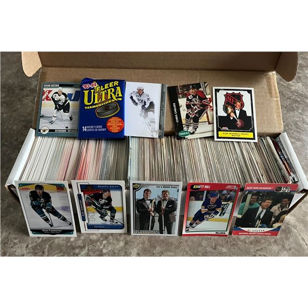 Assorted lot of 1990s hockey cards. 800 count box.  Mixed Brands. Tried to avoid duplicates.