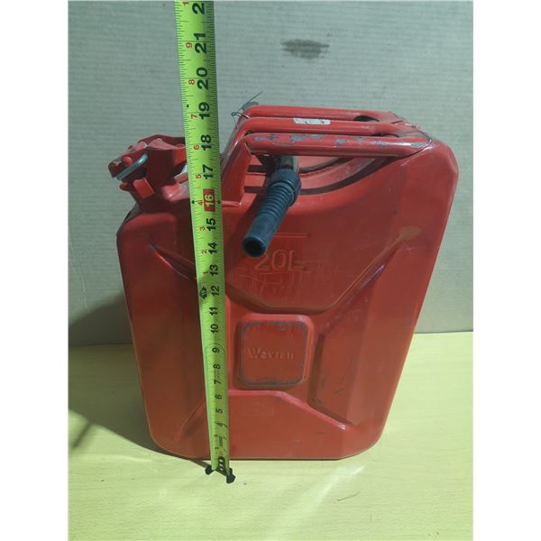 Red 20-liter steel jerry can with spout.