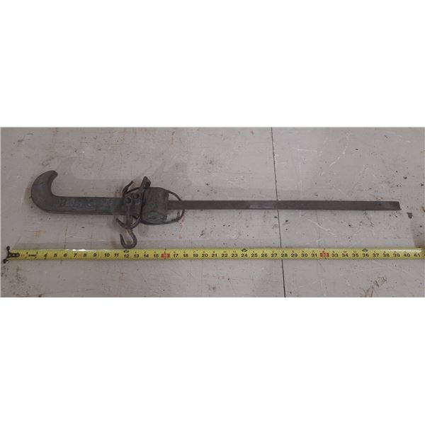 Antique beam scale for weighing heavy items. (Length 39")