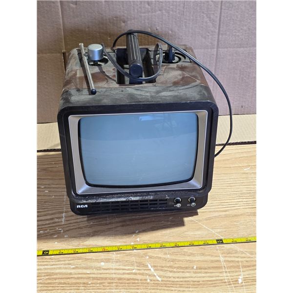 Vintage RCA box tv- untested