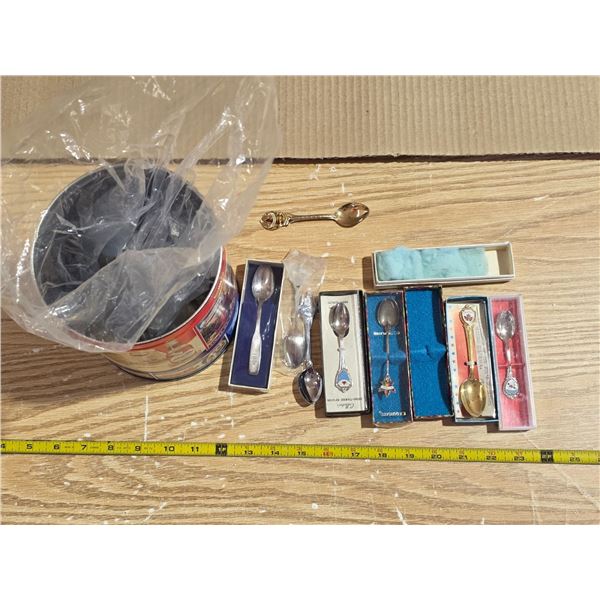 Lot of collectable spoons