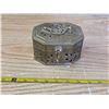 Image 1 : Brass trinket box
