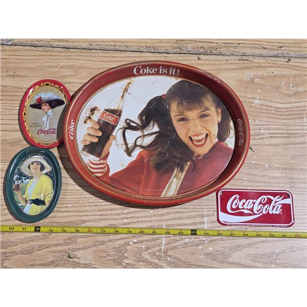 Coca cola trays and plate