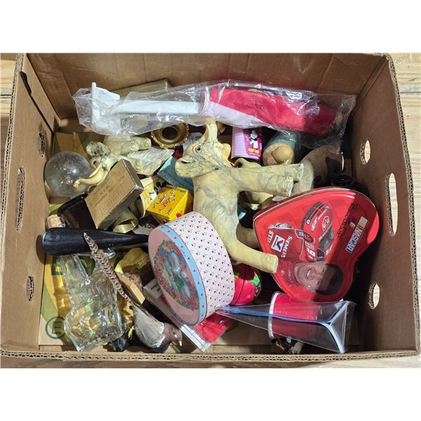 Lot of collectables and décor
