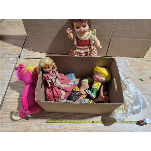 Lot of dolls
