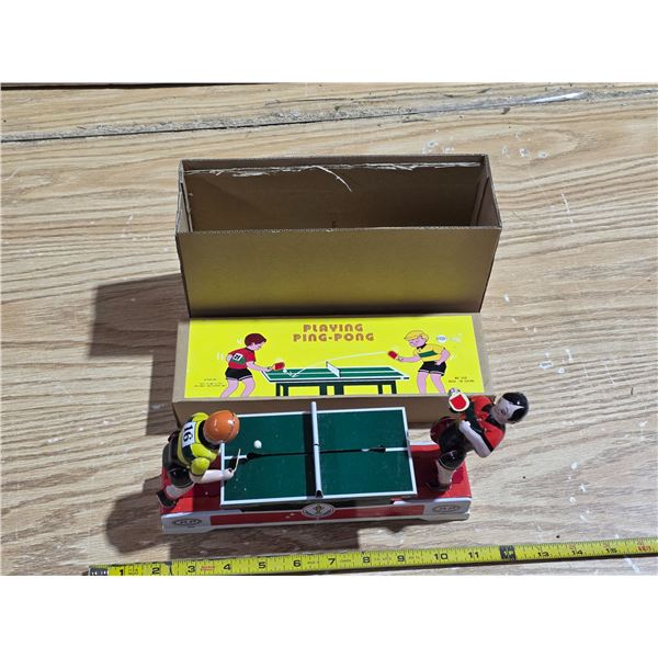 Tin pin pong wind up players and table- 10"L