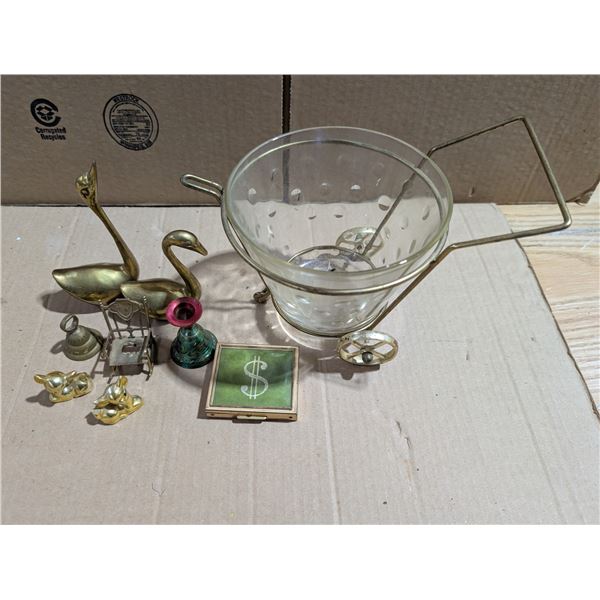 Vintage Brass/brass Toned Décor Lot (Swan, bell, and etc.)