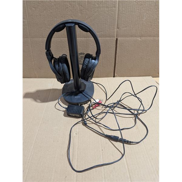Sony MDRR-RF995R Wireless RF Headphones w/ Charging Stand (Turns on, Not Tested Fully)