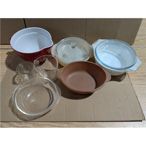 Lot of Pyrex Glassware (Measuring Cup, Pyrex Dish, and etc.)