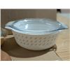Image 5 : Lot of Pyrex Glassware (Measuring Cup, Pyrex Dish, and etc.)