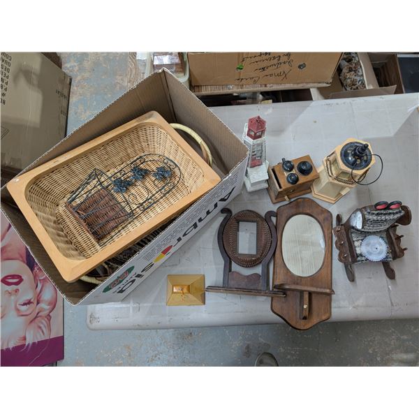 Lot of Vintage Wood Deco (Baskets, Candle Holders, and Etc.)