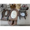 Image 2 : Lot of Vintage Wood Deco (Baskets, Candle Holders, and Etc.)
