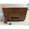 Image 7 : Vintage General Electric Radio Phonograph Mod C-411 (Not tested)
