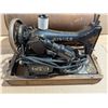 Image 3 : Vintage Singer Sewing Machine W/ Wood Carry Case (Not Tested)