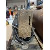 Image 4 : Vintage Singer Sewing Machine W/ Wood Carry Case (Not Tested)