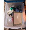 Image 6 : Pallet of Misc. Items (Picture Frames, Storage Tub of Misc. House Décor, and etc.)