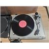 Image 8 : (3) Vintage Turntable.