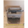 Image 1 : Vintage Typewriter.