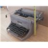 Image 4 : Vintage Typewriter.