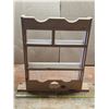 Image 2 : Wooden decorative shelf